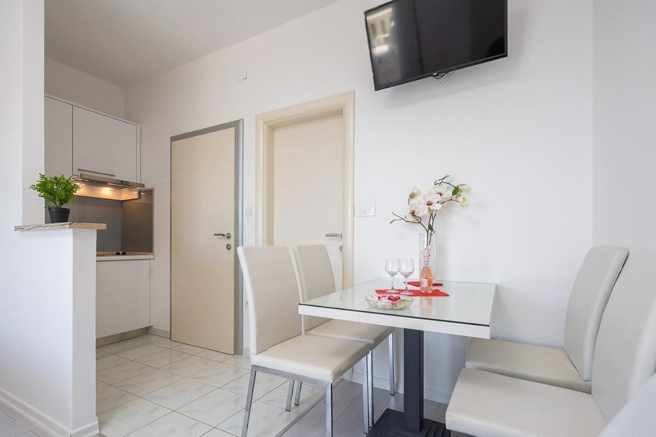Apartmani Kastelancic Podstrana Exterior foto
